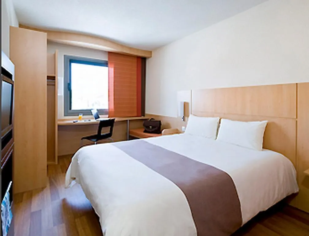 Ibis Lyon Est Beynost Hotel
